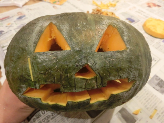 普通のかぼちゃでハロウィンのおばけかぼちゃを自作してみました 30代 農家を目指す金融マンの日常